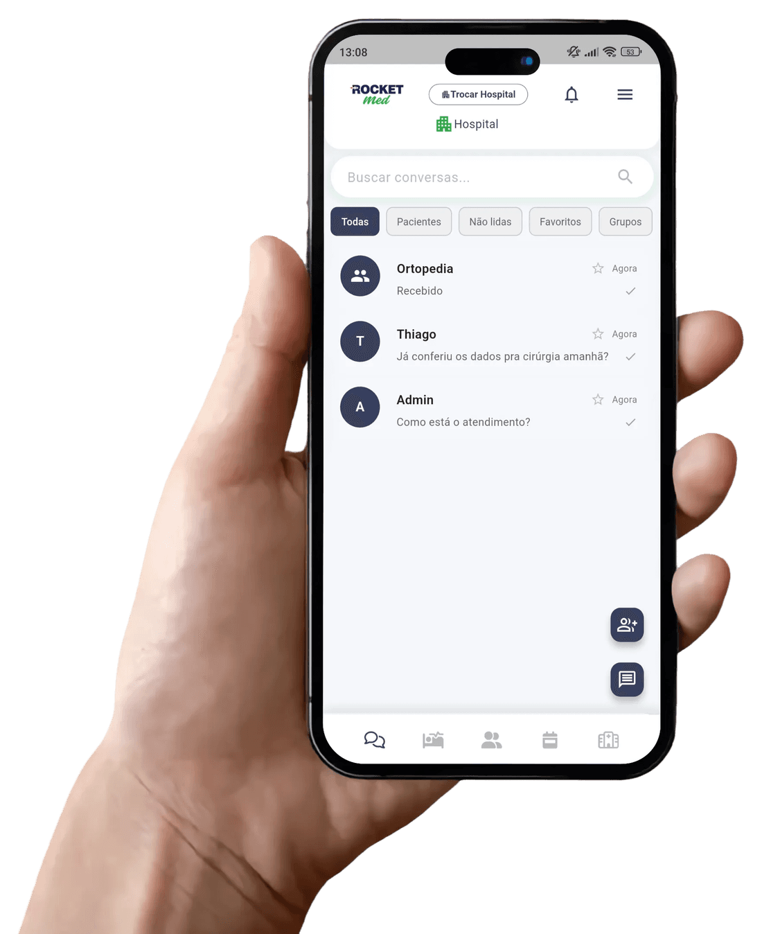 Mão segurando um celular com o aplicativo RocketMed aberto